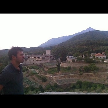 Παρουσιαστής φωτογραφίζεται στο Άγιο Όρος!