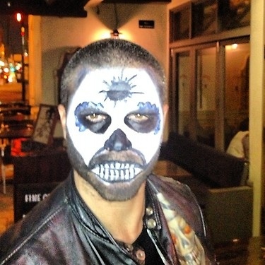 Γνωστός ηθοποιός μεταμφιέστηκε σε νεκροκεφαλή! 