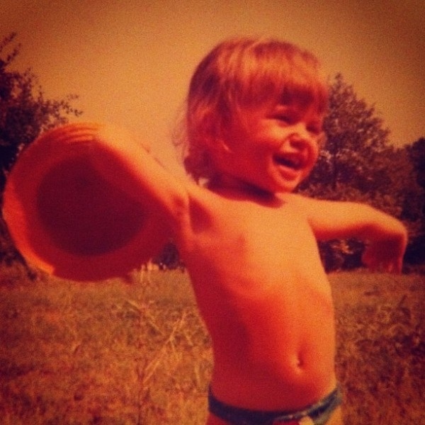 Flashback στα παιδικά χρόνια γνωστής Ελληνίδας παρουσιάστριας