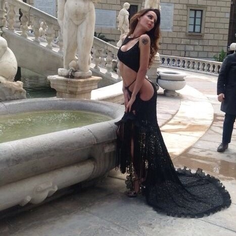 Η Nina Moric αναστάτωσε το Παλέρμο