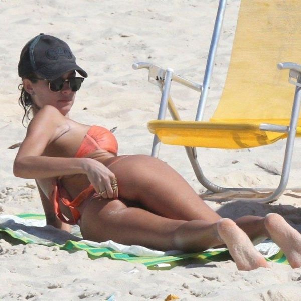 Η Βραζιλιάνα ηθοποιός, Thaila Ayala έχει μικρά… προβληματάκια και τα διορθώνει