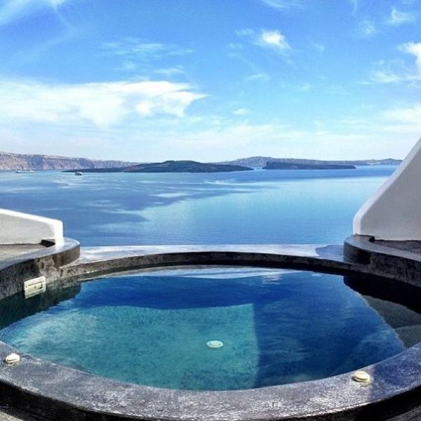 Οι νέες φωτογραφίες της Kim Kardashian από την Ελλάδα, που πόσταρε στο twitter της!