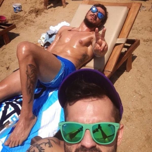 Κορίτσια, ο Άκης!