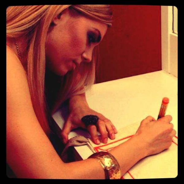 Οι Έλληνες celebrities ζωγραφίζουν την Ελλάδα