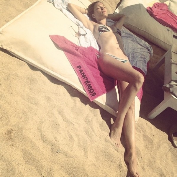 Βίκυ Καγιά: Οι σόλο διακοπές της στη Μύκονο συνεχίζονται! Δείτε την πιο σέξι από ποτέ (φωτό)