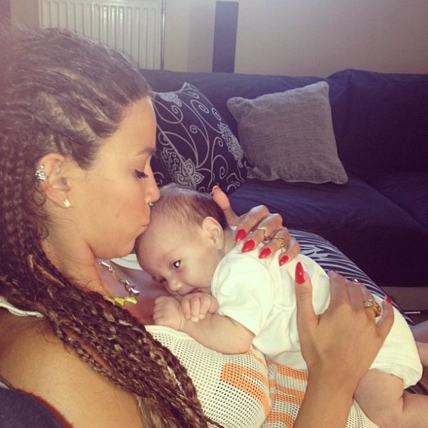 Οι τρυφερές φωτογραφίες της Στικούδη στο Διαδίκτυο!