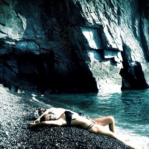 Εριέττα Κούρκουλου: “Αναστάτωσε” τους φίλους της στο instagram με τις σέξι πόζες της!