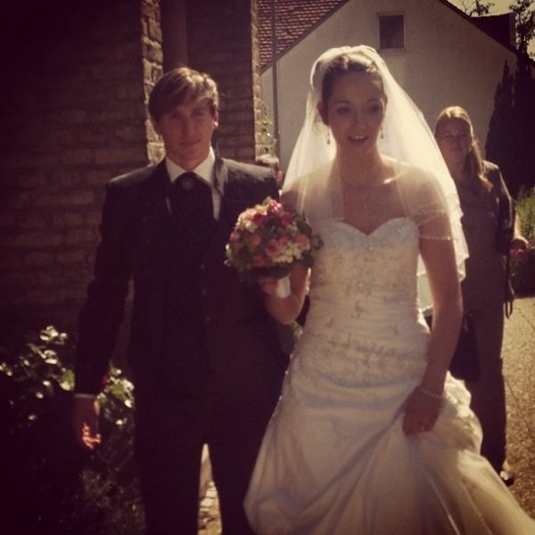 H Υβόννη Μπόσνιακ στο γάμο του αδερφού της (φωτό)