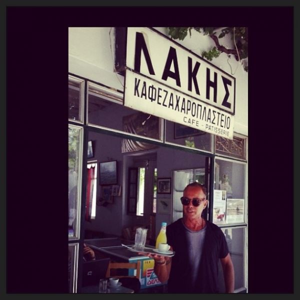 Ο Λάκης Γαβαλάς «έπιασε» δουλειά!