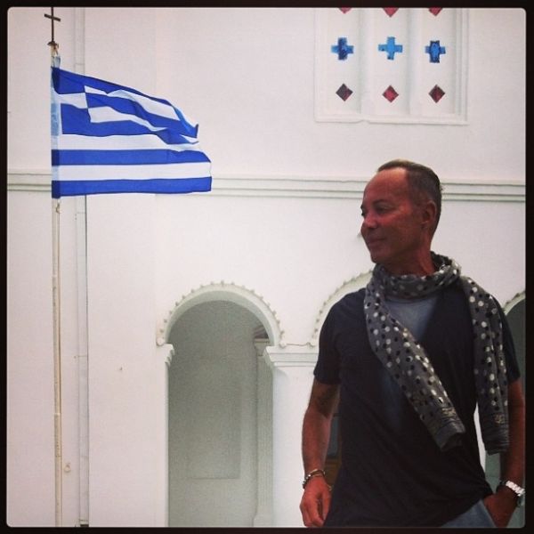 Ο Λάκης Γαβαλάς «έπιασε» δουλειά!