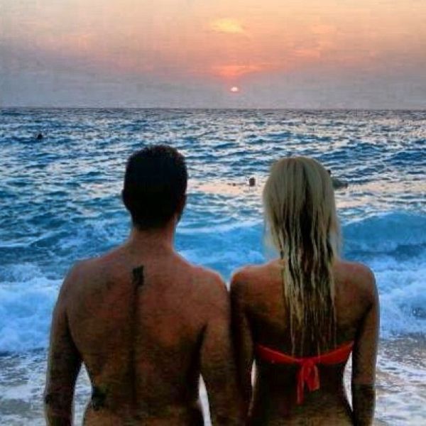 O Ηλίας Βρεττός μιλά για την περιβόητη ρομαντική φωτογραφία που πόσταρε στο instagram και τα αρνητικά σχόλια, που άκουσε!