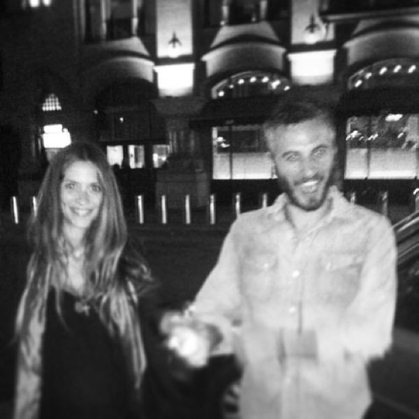 Σοφία Καρβέλα: Λίγο πριν τα γεννητούρια, βραδινή έξοδος με τον σύντροφό της (φωτό)