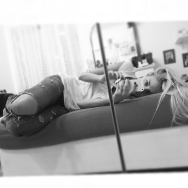 Η Δούκισσα Νομικού ξαπλωμένη στο κρεβάτι της!