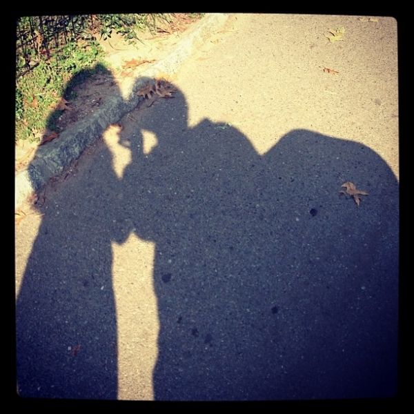 Τα «καυτά» φιλιά ζευγαριού της ελληνικής showbiz