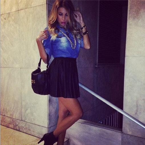 Η σέξι  πόζα γνωστής τραγουδίστριας που τρέλανε τα social media!