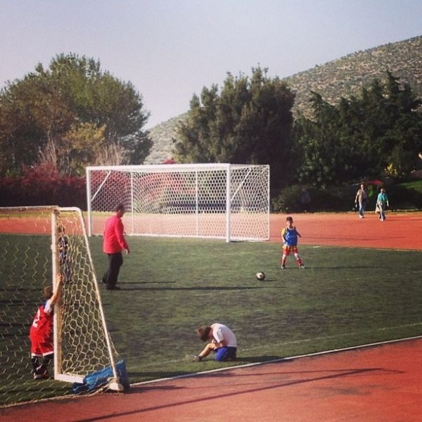 Αγγελική Ηλιάδη: Παρακολούθησε τον γιο της να παίζει μπάλα (φωτό)