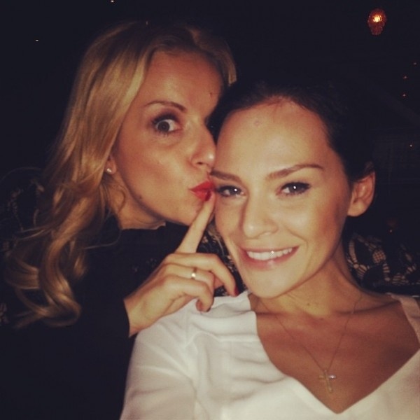 Τα κορίτσια ξενυχτάνε!!