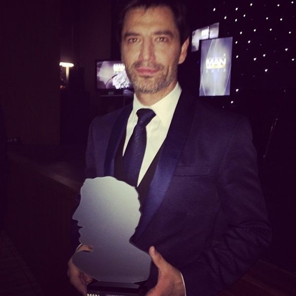 Αυτό είναι το νέο look του Σάκη Ρουβά!