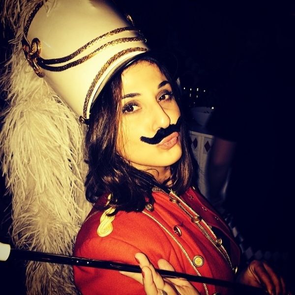 Έβαλαν οικογενειακώς μουστάκια!