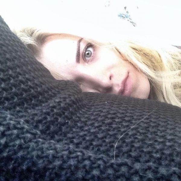 Η Κατερίνα Καραβάτου μας «καλημέρισε» από το κρεβάτι της!