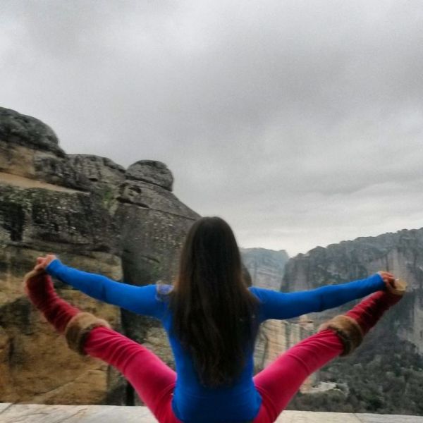 Το λέει η καρδιά της: Έκανε βουτιές στα παγωμένα νερά στους καταρράκτες της Ελάτης η… 