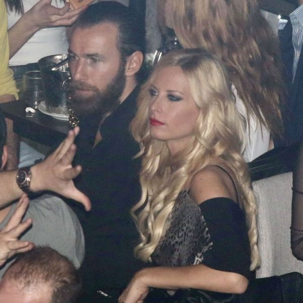 Η κούκλα ξανθιά που "έκλεψε" την καρδιά του Γιάννη Αμανατίδη