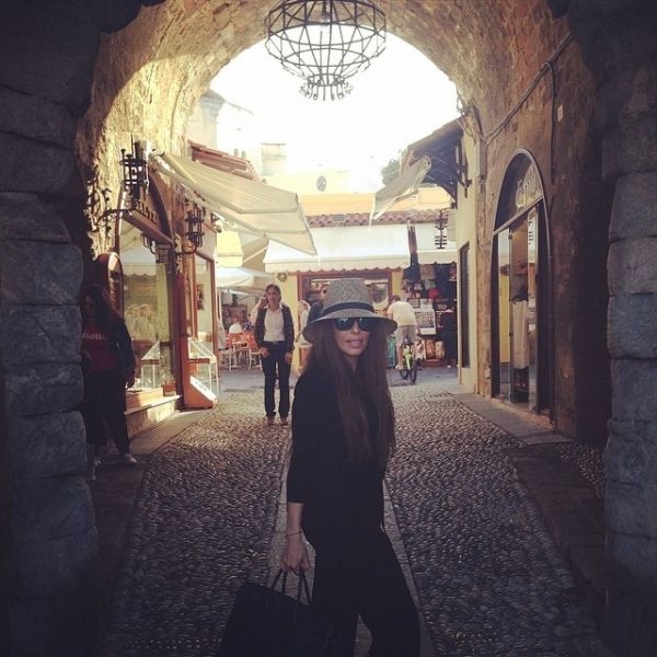 Η Κέλλυ Κελλεκίδου στο Νησί των Ιπποτών (φωτό)