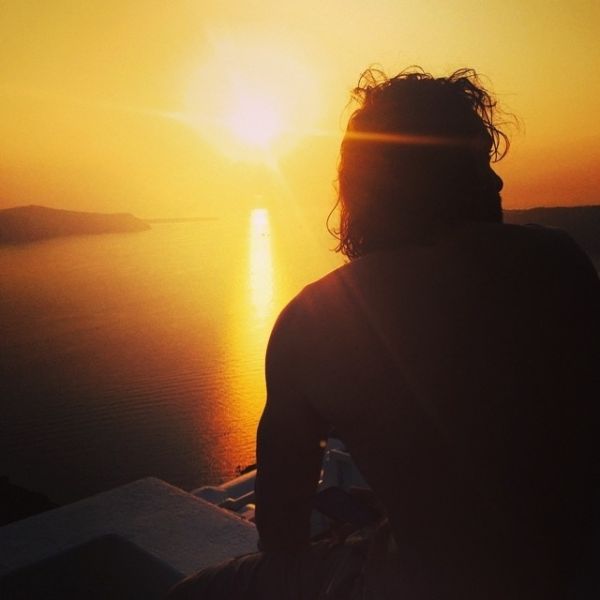 Αθηνά Οικονομάκου: Η ερωτική της απόδραση στη Σαντορίνη με τον σύντροφό της σε φωτογραφίες!