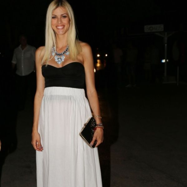 Η εγκυμοσύνη της πάει πολύ! 