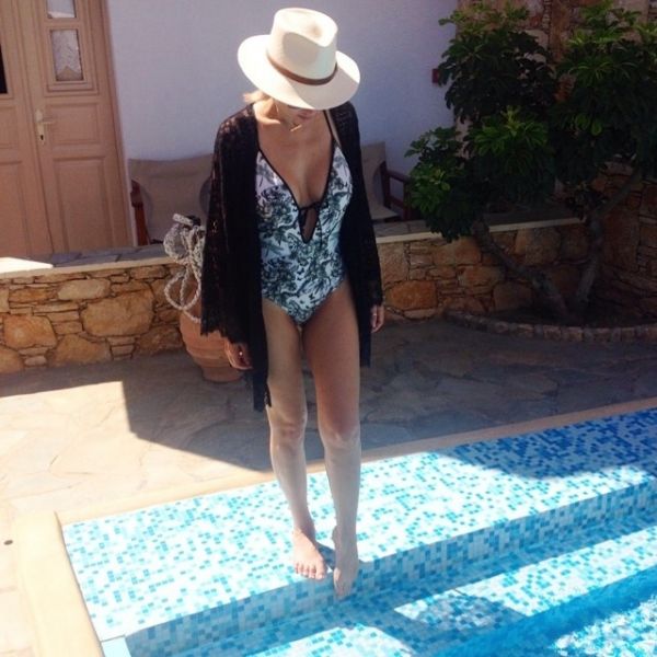 Κοντοβά-Μπουρδούμης: Φωτό από τις διακοπές τους στη Φολέγανδρο και το εξοργισμένο μήνυμα του ηθοποιού