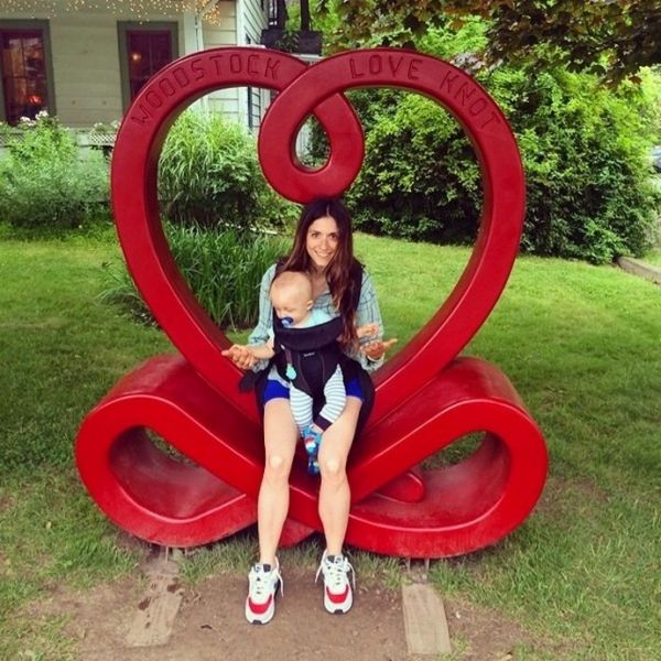 Σε τρελά κέφια μαμά και γιος!