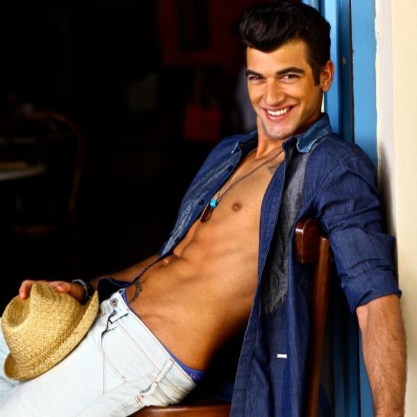 Τότε γλυκούλης, σήμερα γόης! Τον αναγνωρίζετε;