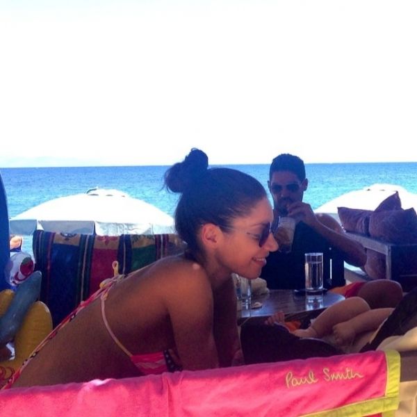 Η Μαριάντα Πιερίδη στη θάλασσα με τους άντρες της ζωής της!