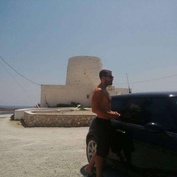 Δούκας Χατζηδούκας: Οι καλοκαιρινές του διακοπές στην Κίμωλο