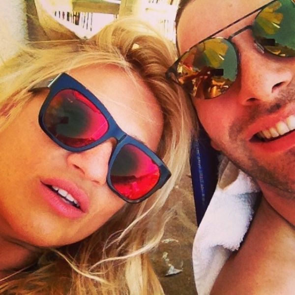 Σκορδά: Βγάζει φωτογραφίες στην παραλία με τον… Και δεν είναι ο Λιάγκας!