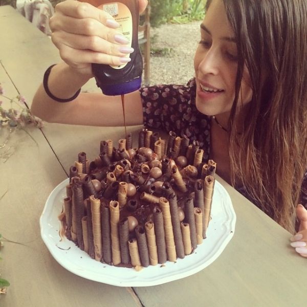 Demy: Έφτιαξε τούρτα για τα γενέθλιά της - Τα πόσα έκλεισε; 