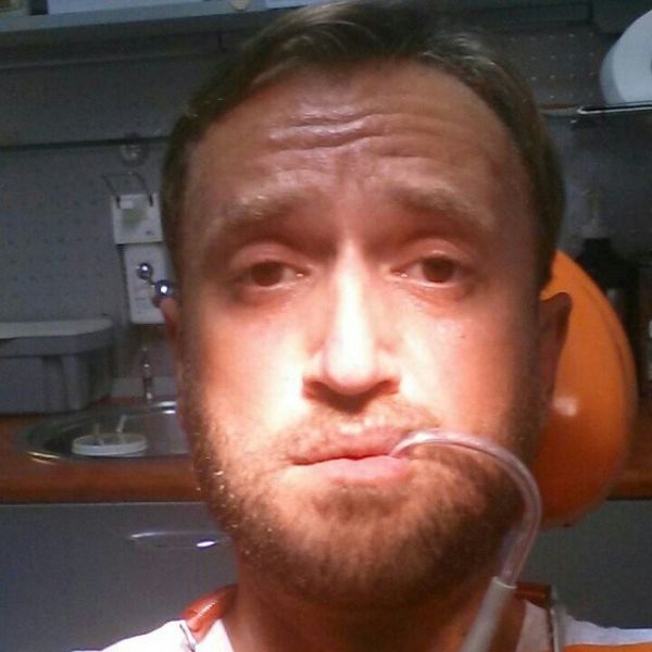 Πήγε στον οδοντίατρο και τρέμει από το φόβο του