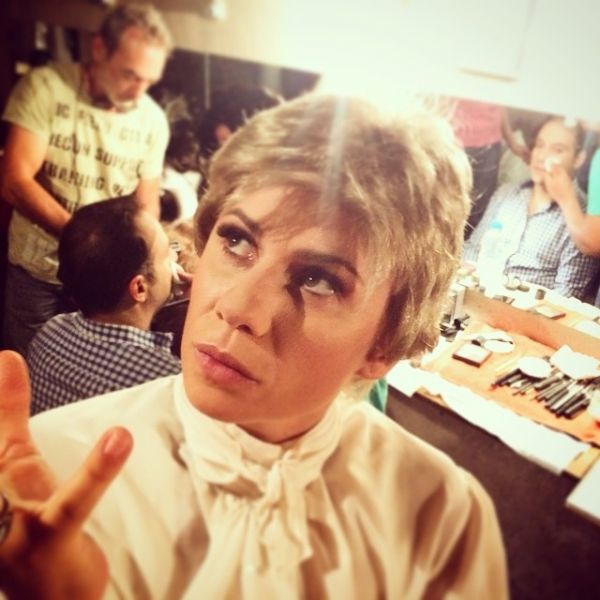 Κατερίνα Καραβάτου: Με κοντό ανδρικό μαλλί για τη νέα της εκπομπή! (φωτό)