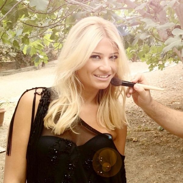 Φαίη Σκορδά: Σέξι φωτογράφηση λίγο πριν την τηλεοπτική της πρεμιέρα! (φωτό)