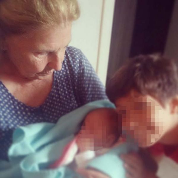 Αγγελική Ηλιάδη: Η τρυφερή φωτογραφία της γιαγιάς της με τους γιους της