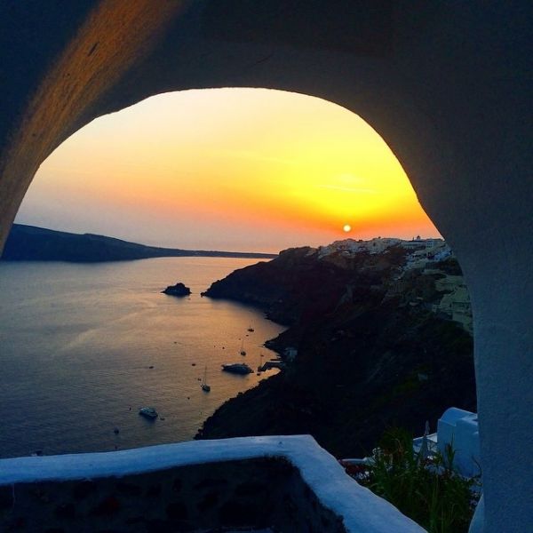 Η απόδραση της Μπαλατσινού στην Σαντορίνη (φωτό)