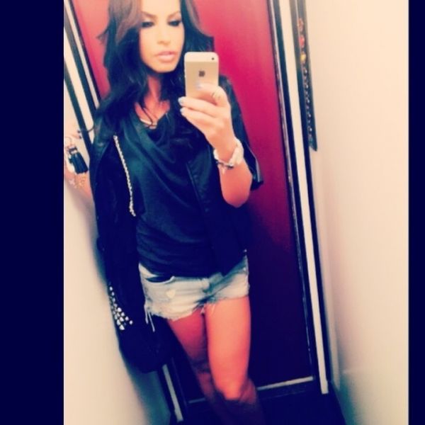 Ποια Ελληνίδα της σόουμπιζ λατρεύει τις selfie φωτογραφίες;