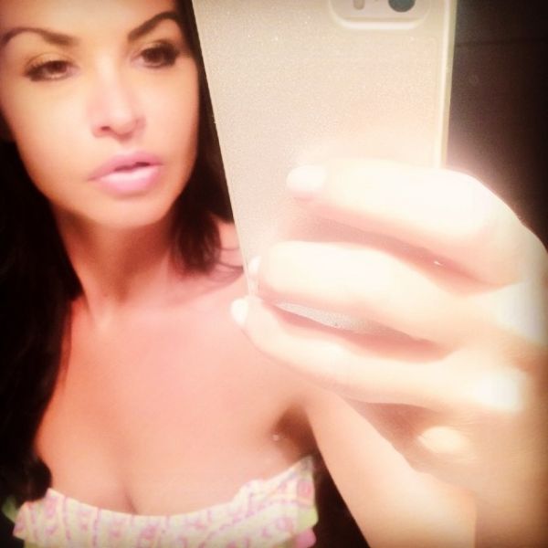 Ποια Ελληνίδα της σόουμπιζ λατρεύει τις selfie φωτογραφίες;