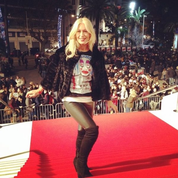 Μαρία Μπακοδήμου: Στις Κάννες για τον ξάδελφό της, Νίκο Αλιάγα (φωτο)