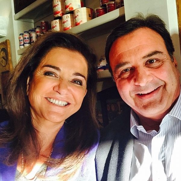  Μπακογιάννη: Το χριστουγεννιάτικο δέντρο και τα γλυκά που έφτιαξε με τις συνταγές της Μαρίκας