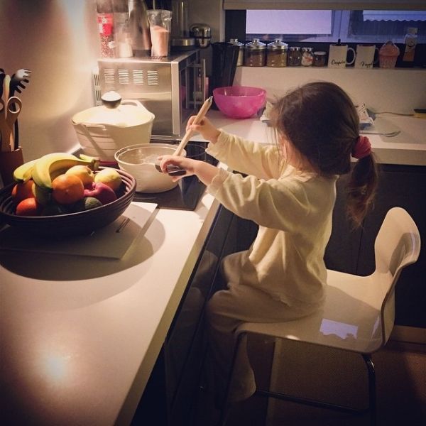 Ποια παρουσιάστρια ετοιμάζει βραδινό μαζί με την κόρη της;