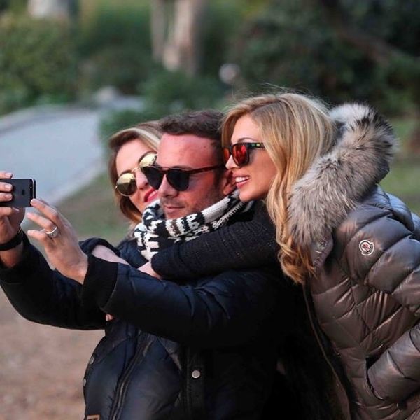 Κωνσταντίνα Σπυροπούλου: Selfie φωτογραφίες με τους φίλους της