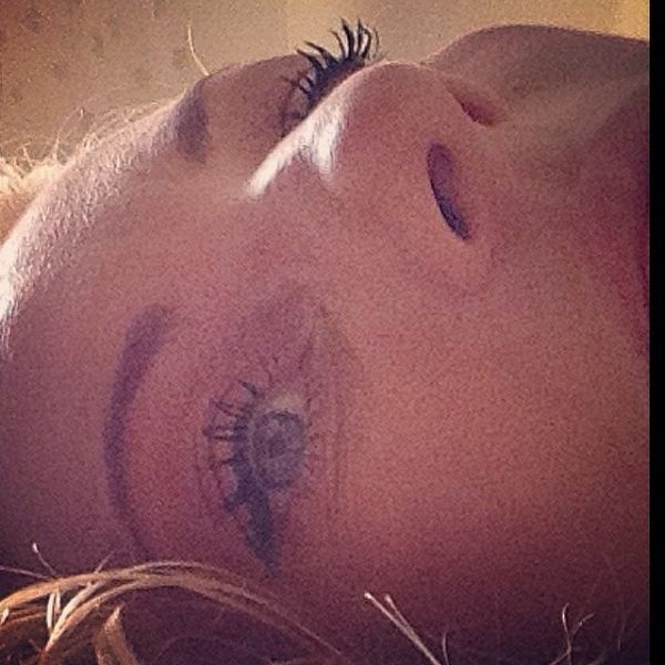 Τσαβαλιά: Δείτε σε ποιον πόζαρε για την πρώτη φωτό της για το 2015!