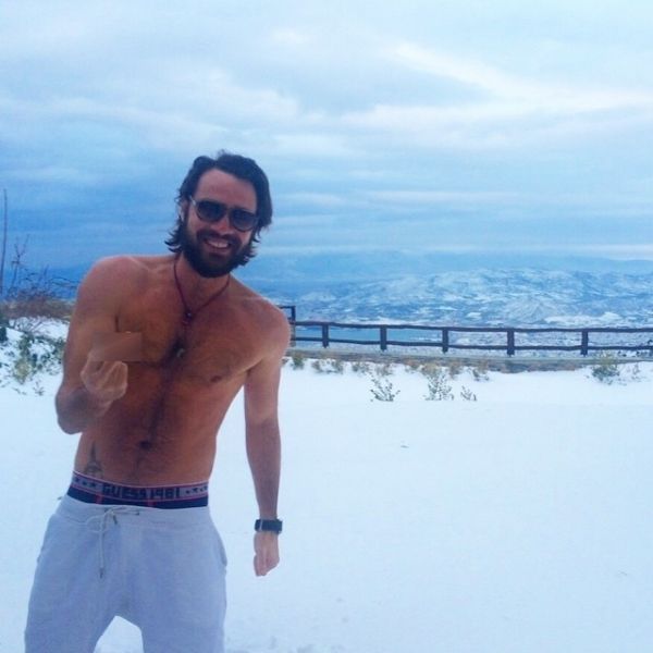 Ημίγυμνος στα χιόνια ο… 