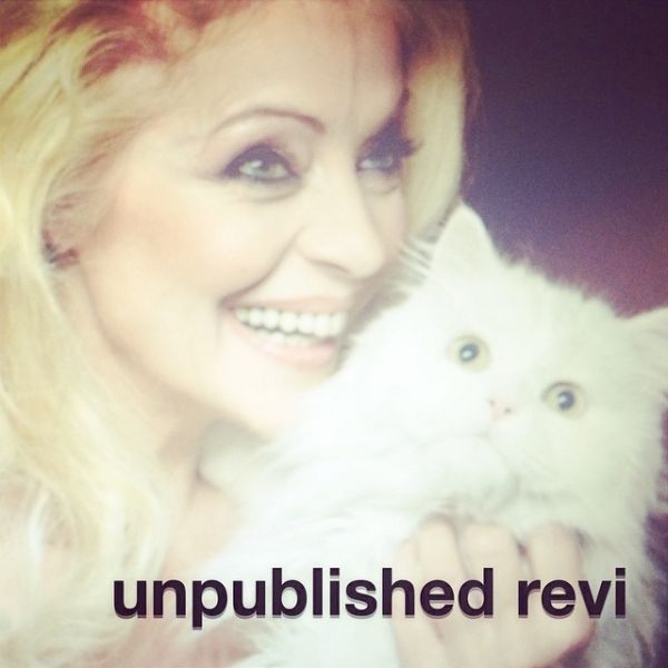 Ρούλα Ρέβη: Αδημοσίευτες φωτογραφίες από το προσωπικό αρχείο της